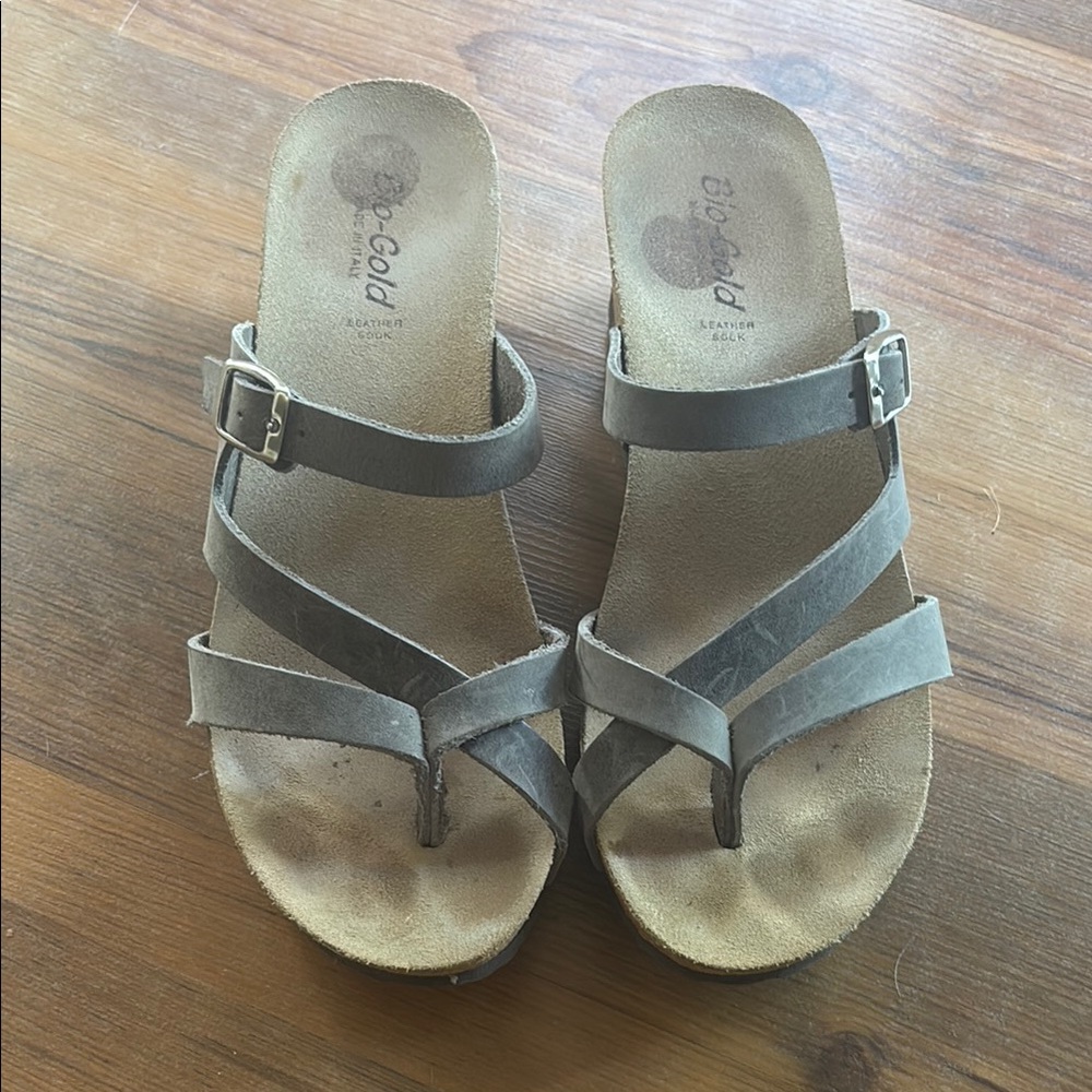 BOGOWomen's Gray Sandals
